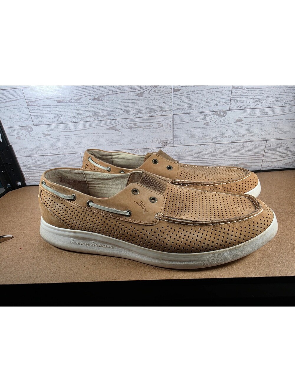 Tommy Bahama Aeonian Perf Tan Perforated Leather Boat Shoes Men’s 13
